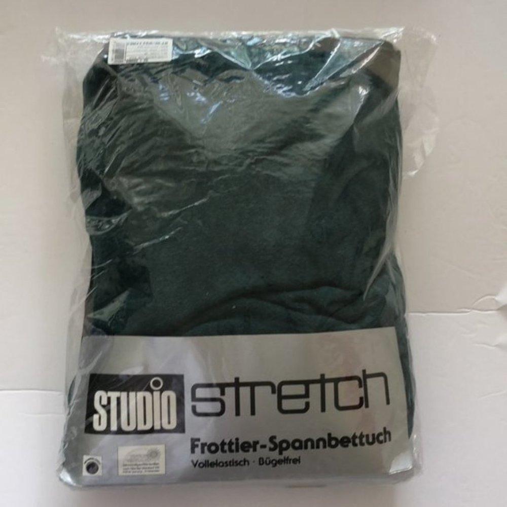 Studio fitted sheet mesh queen green new